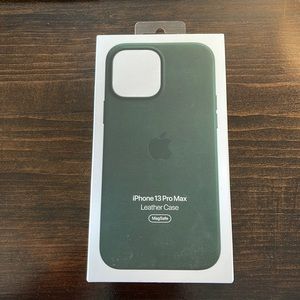 NIB Apple iPhone 13 Pro Max Leather Case with MagSafe